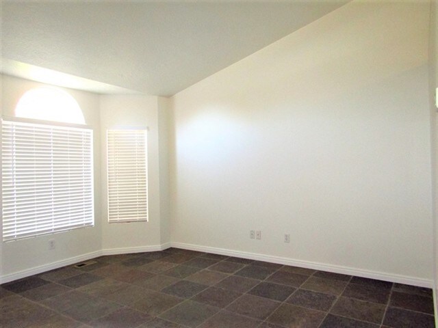Foto del edificio - 1102 N 2675 W