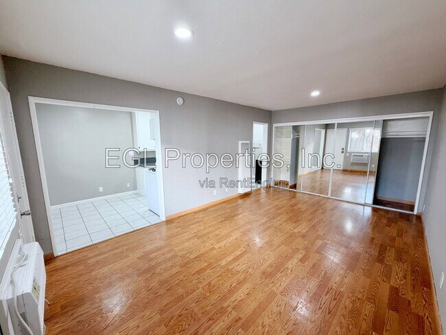 Building Photo - 1555 N Bronson Ave
