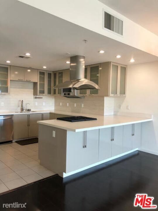 Foto del edificio - 201 N Manhattan Pl