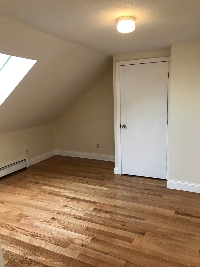 Photo - 725 Bridge St Apartment