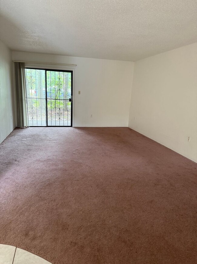 Building Photo - LEASE NOW AND ENJOY 50% OFF 2ND MONTH! Spa...