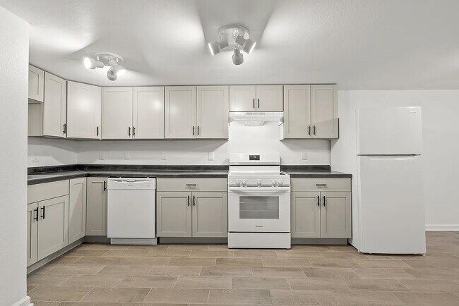 Building Photo - 8009 University Ave