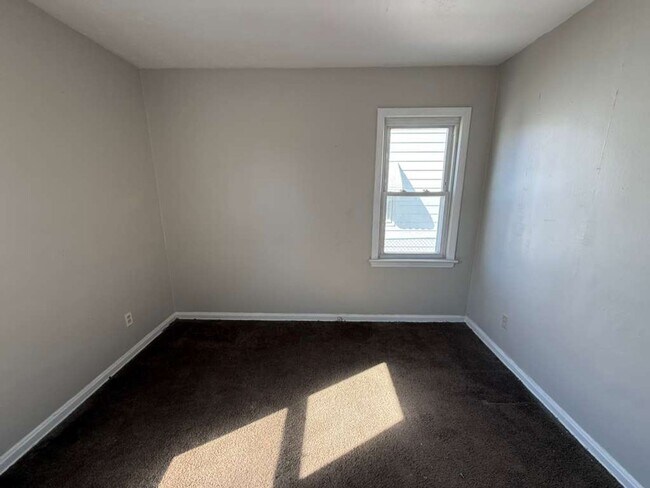 Foto del edificio - 2-BED, 1 BATH BEAUTIFUL SINGLE- FAMILY HOME IN MAPLE HEIGHTS!