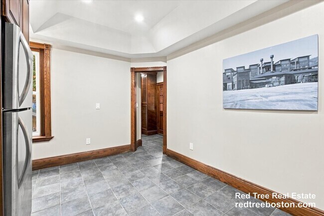 Building Photo - 9 Strathmore Rd