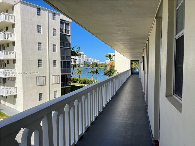 Foto del edificio - 2859 Leonard Dr