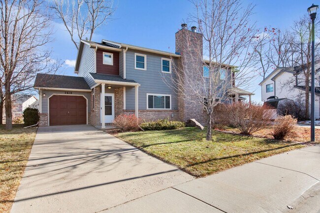 Foto del edificio - Charming 3-Bed, 1.5-Bath Townhome in West ...