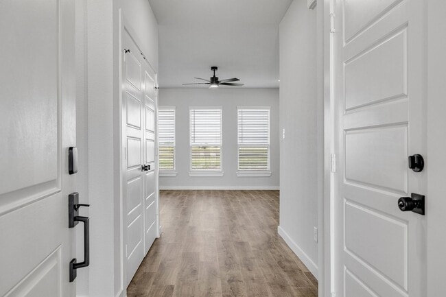 Building Photo - EDGEWOOD ESTS PRE-LEASING! LUXURIOUS DUPLE...