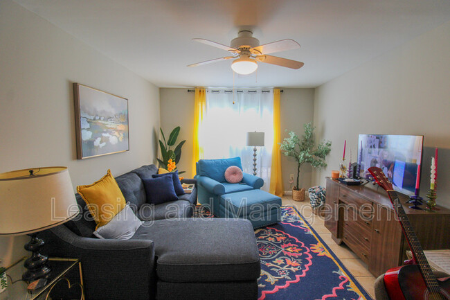 Building Photo - 867 Colony Dr