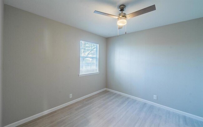 Building Photo - 915 Sirocco Dr