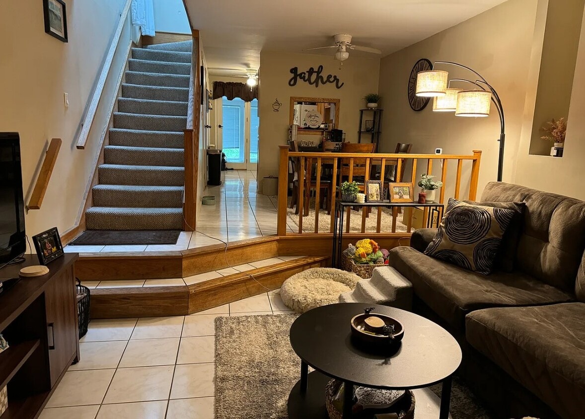 Primary Photo - 205 Rano Blvd
