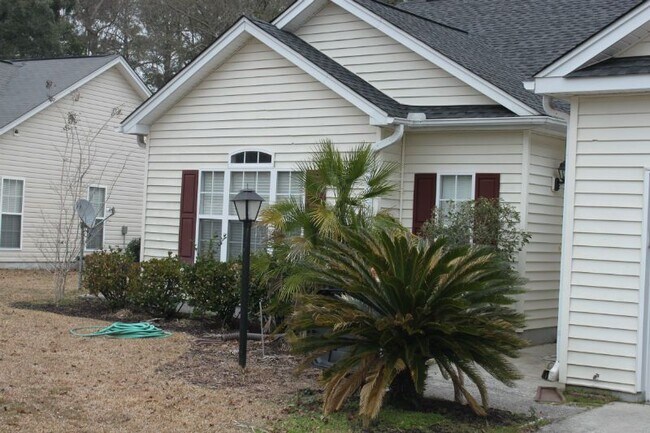 Foto del edificio - North Charleston Home with Pool for Lease ...