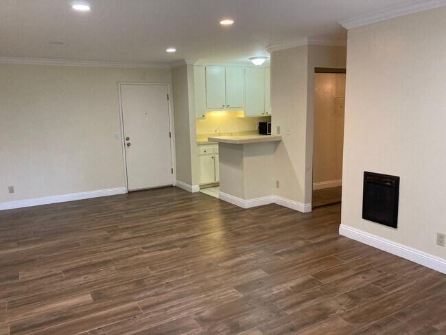 Building Photo - Resort Style Living Large One Bedroom, One...