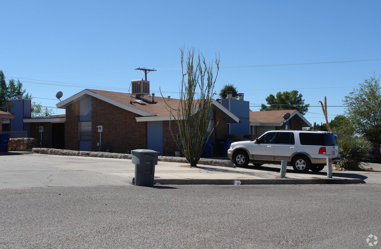 Primary Photo - 600 White Cliffs Dr