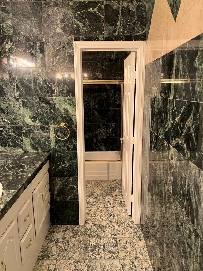 Foto del edificio - 6160 Whitsett Ave