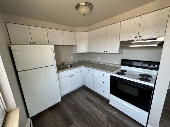 Foto del edificio - Move in ready 1 bedroom/1 bath in Edgewater! 2nd floor Unit!