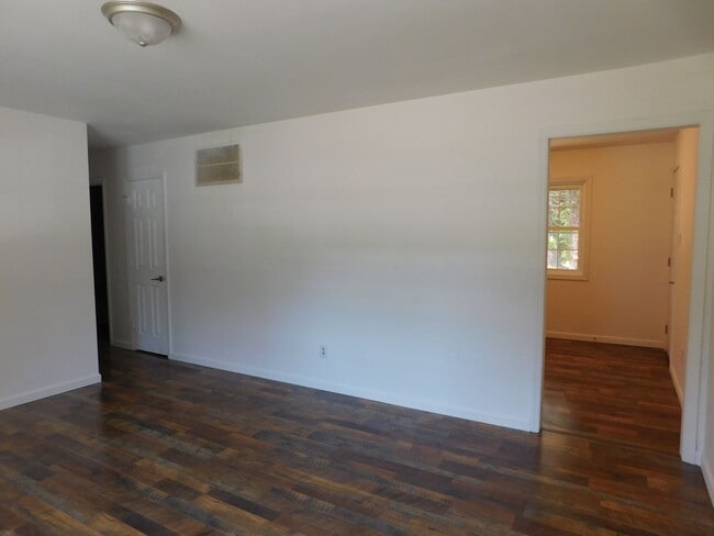 Building Photo - 4004 Brandywine Dr