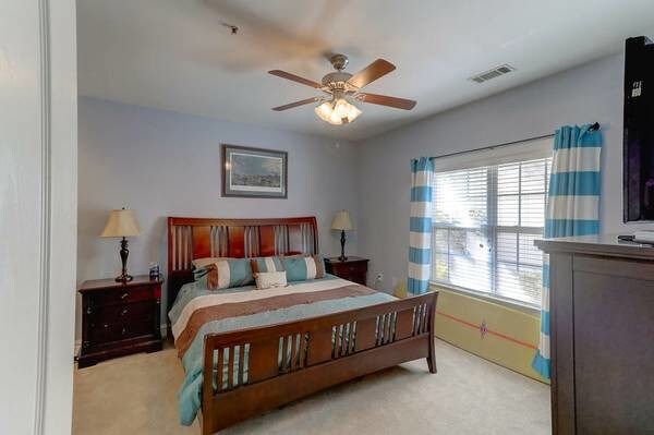 Foto del edificio - 1025 Riverland Woods Pl