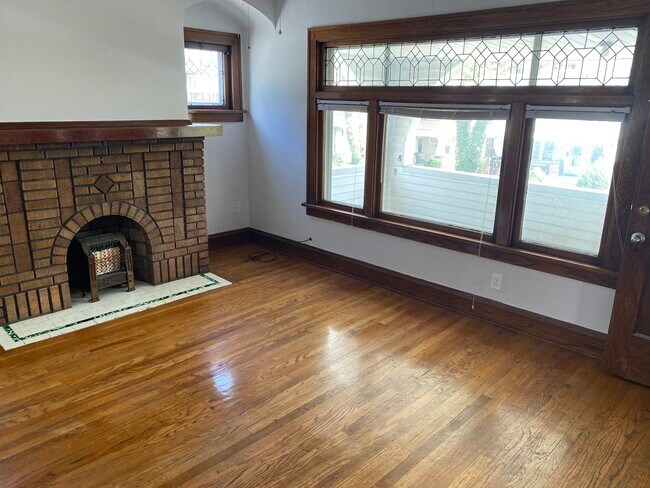 Sala de estar - 2082 Lewis Dr