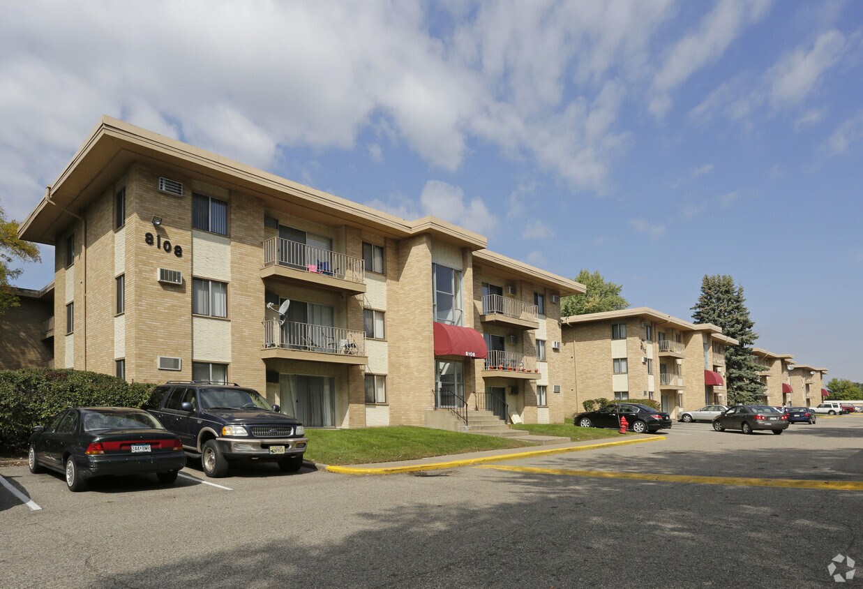 Villa Del Coronado Apartments Apartments in Brooklyn Park, MN