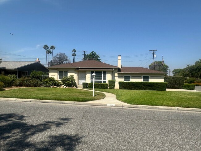 Foto del edificio - Perfection! Corner Lot Pool Home