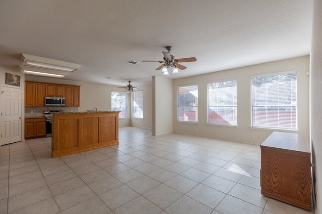Foto del edificio - 8818 Firebaugh Dr