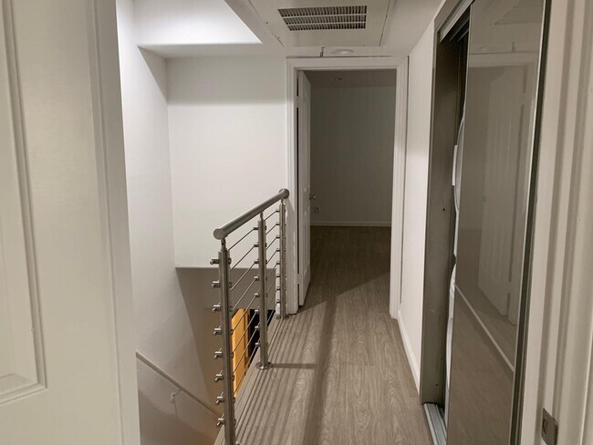 Foto del edificio - 8648 W Olympic Blvd