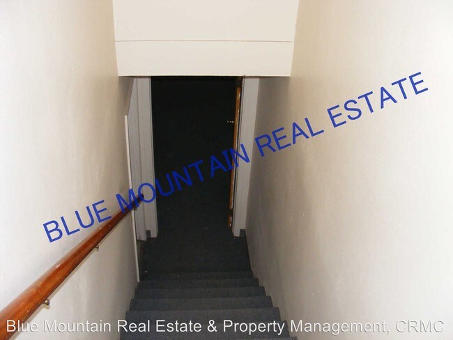 Foto del edificio - 219-219 1/2 N Foote Ave