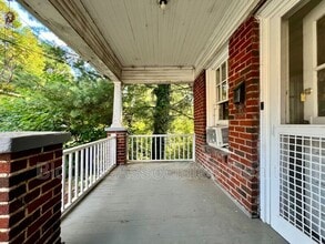 Building Photo - 120 S Poplar St