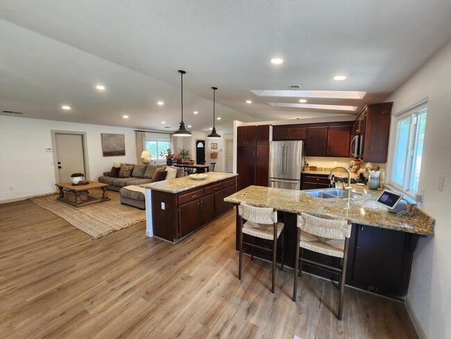 Building Photo - 479 Merida Dr