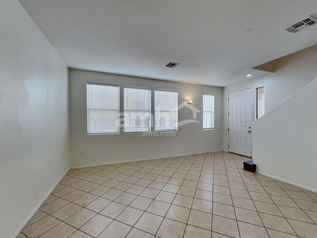 Building Photo - 528 E Calle Escora