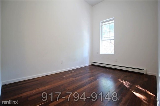Building Photo - 166 Weirfield St