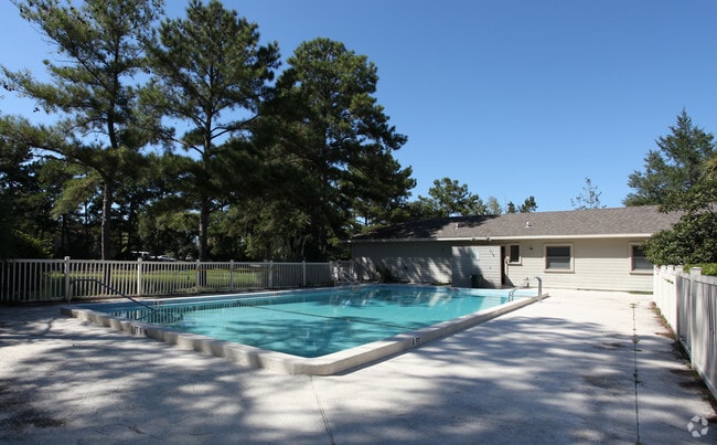 Pool - Edge at Lakeside