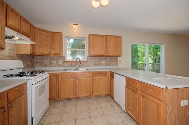Building Photo - Beautiful 3 bed 3.5 bath home Plainfield