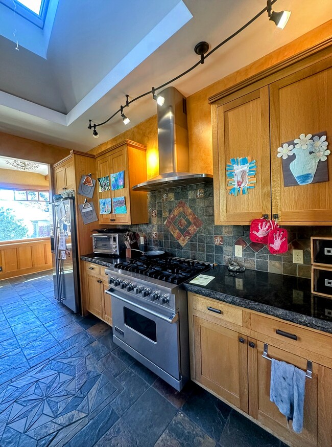 Foto del edificio - FURNISHED Short Term approved-Gorgeous 4 bed historic home in downtown GJ