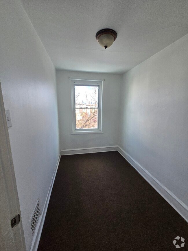 Building Photo - 2699 S 61st St