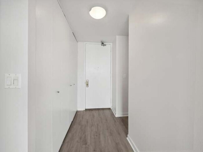 Foto del edificio - 655 W Irving Park Rd