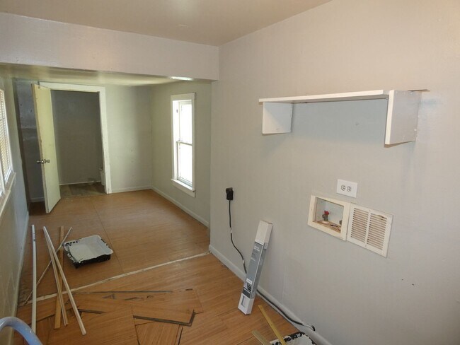 Foto del edificio - 3 bedroom, 2 bath