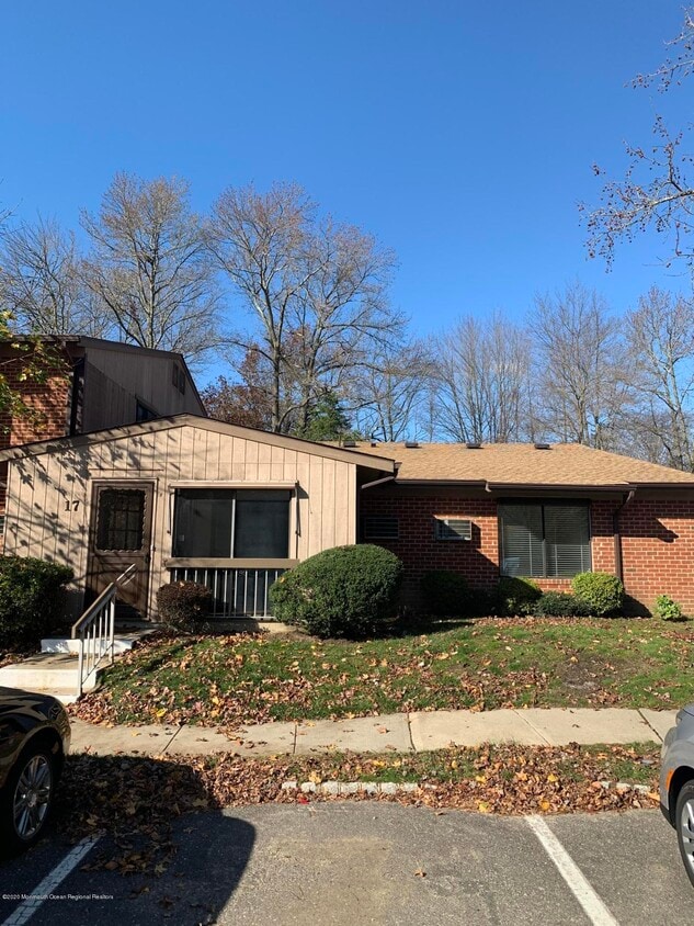 17 Manchester Ct, Red Bank, NJ 07701 House for Rent in Red Bank, NJ