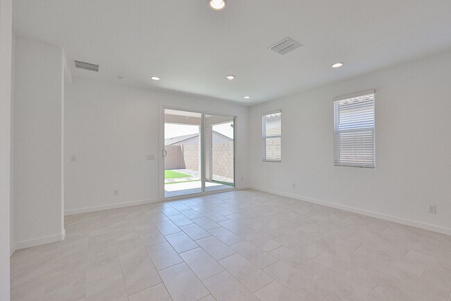 Foto del edificio - New 5-Bedroom Home in Goodyear with Upgrad...