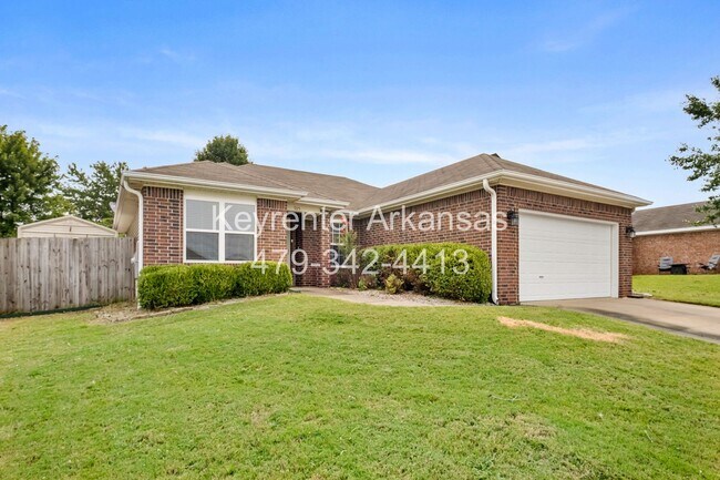 Foto del edificio - Great 3 Beds + 2 Baths Home with Solar Panels! Large Covered Patio!