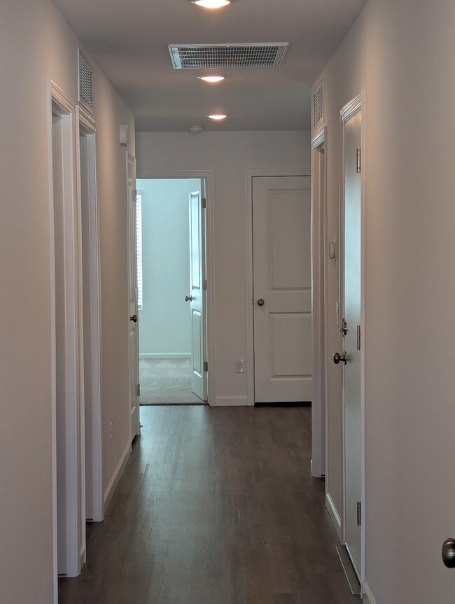 Building Photo - 733 Dylan Ct