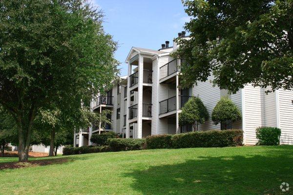 Los hermosos exteriores - The Parke at Trinity Apartment Homes