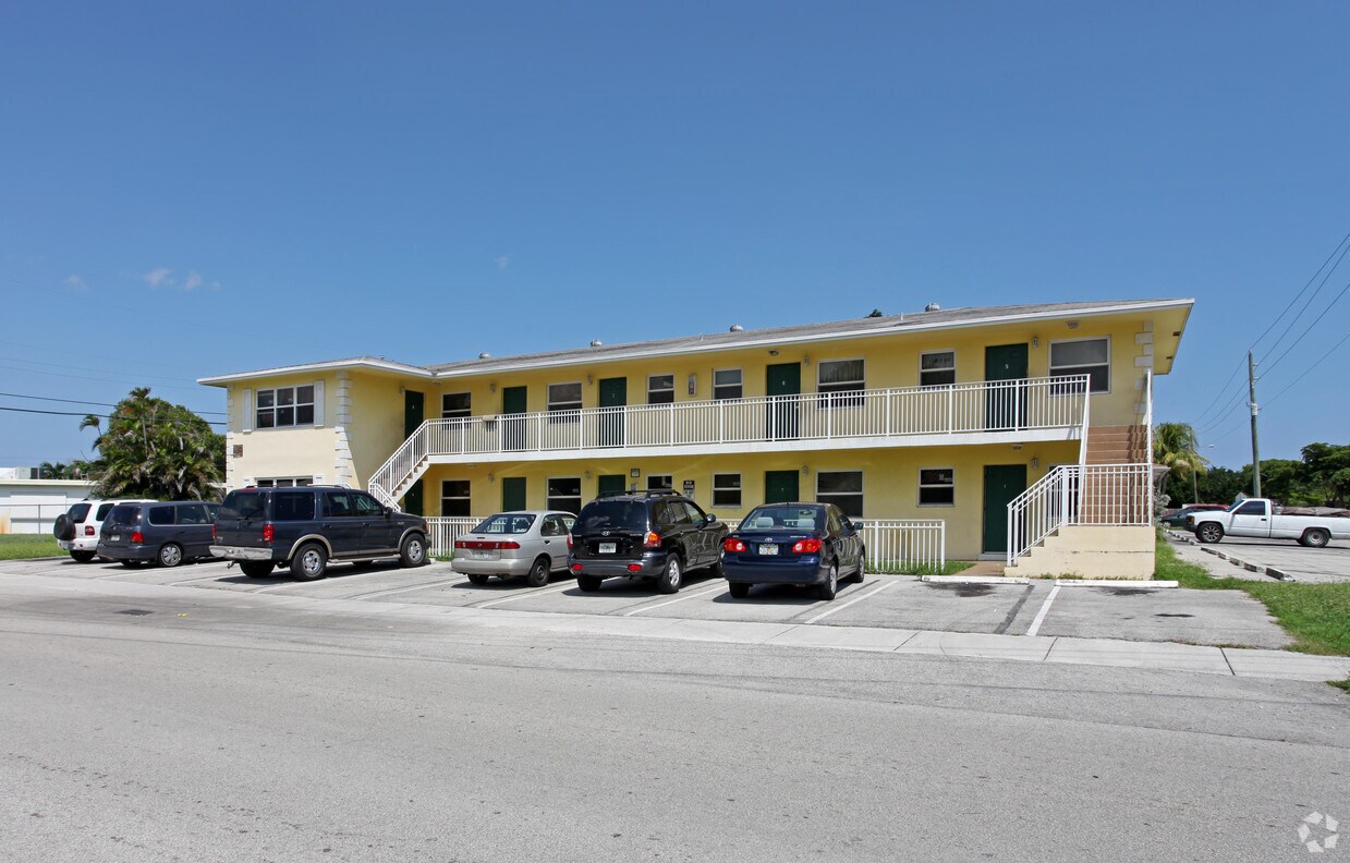 Building Photo - 495 NW 41st St