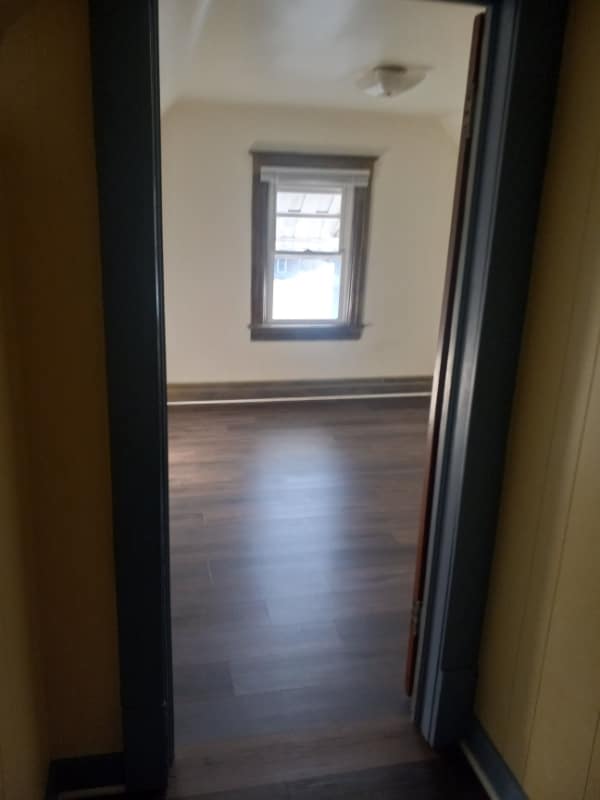 Building Photo - 539 W Canedy St