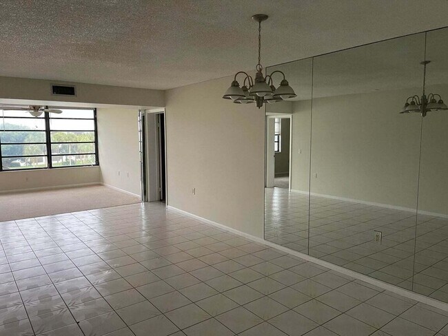 Foto del edificio - 3710 Whitehall Dr