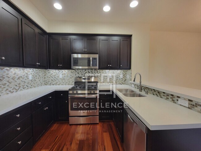 Building Photo - 2571 Fairview Dr
