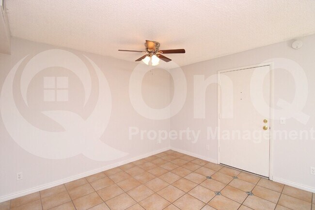 Foto del edificio - 8824 North 8th St