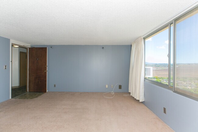 Building Photo - 1060 Kamehameha Hwy