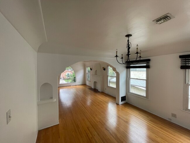 Building Photo - 3023 Gracia St