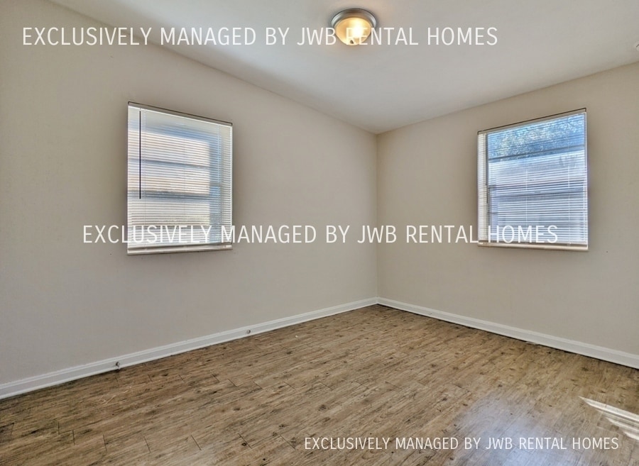 Building Photo - 6741 Restlawn Dr